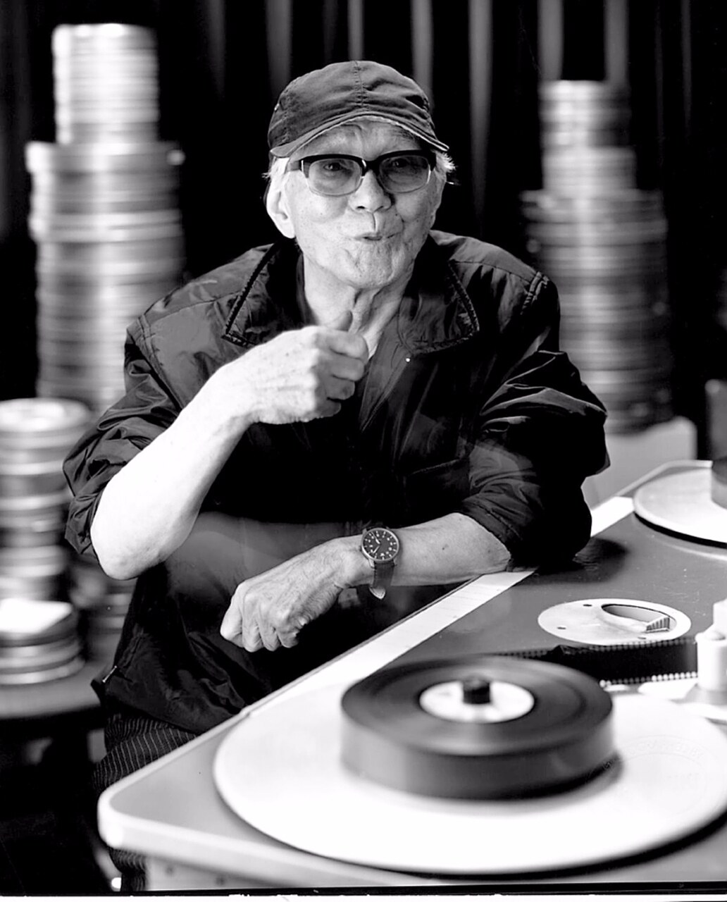 撮影現場の岡本喜八監督